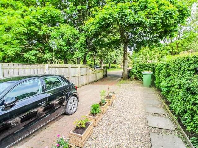 House for sale in Oxclose, Washington