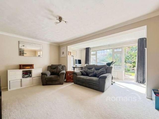 House for sale in Heol-las, Surrey