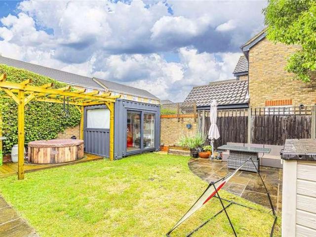 House for sale in Pouchen End, Hertfordshire