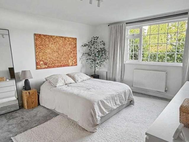 House for sale in Hayes