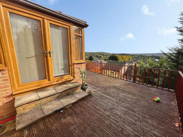 House for sale in Low Fold, Bradford