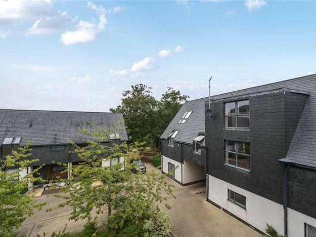 House for sale in Greater London