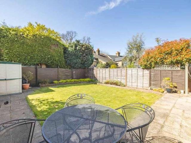 House for sale in Slough, Myrke