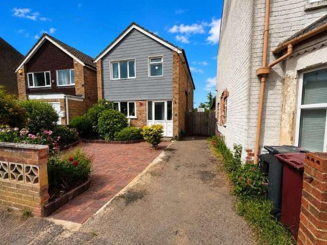 House for sale in Dee Park, Reading