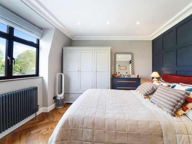 House for sale in Nork, Red Hill