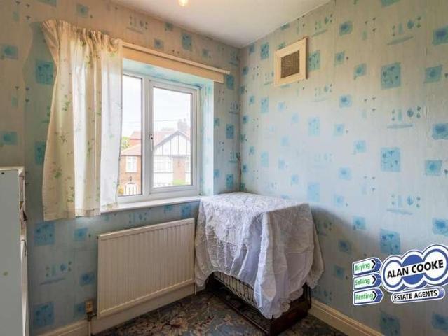 House for sale in Leeds, Primley Park