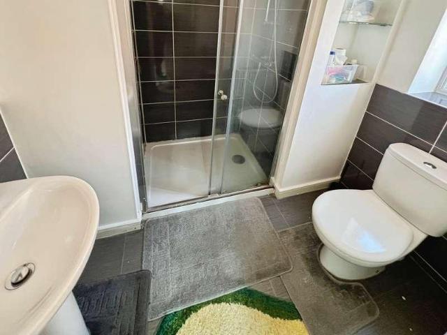 House for sale in Bradshaw, Lee Bank