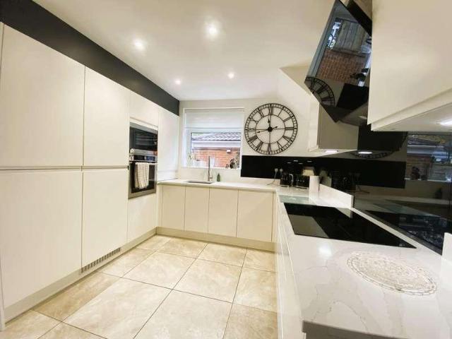 House for sale in Hathershaw, Pendock