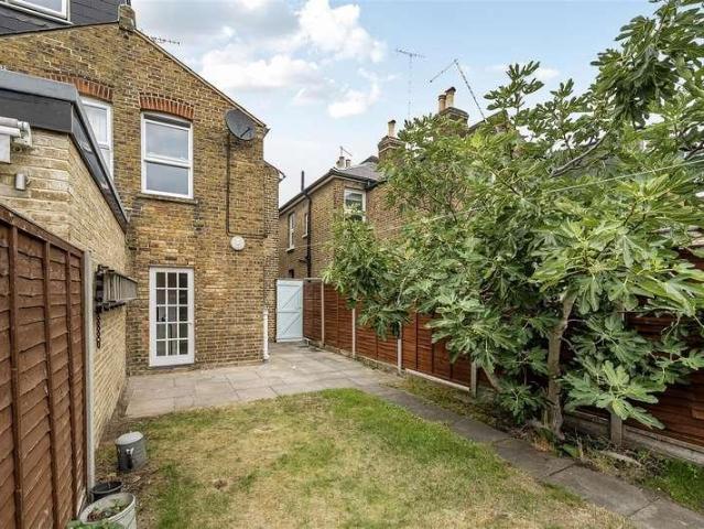 House for sale in Kingston Upon Thames, Norbiton