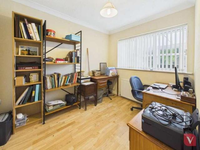 House for sale in Lewsey Farm, Luton