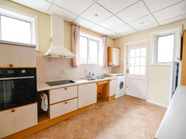House for sale in Oakley, Merley