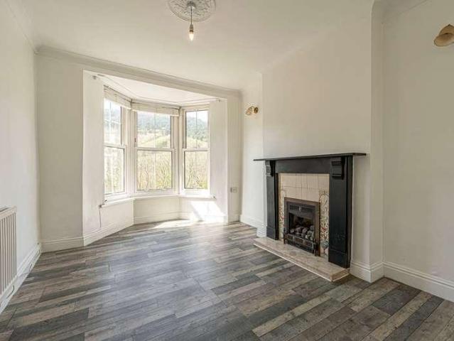 House for sale in Ynysddu, Wales
