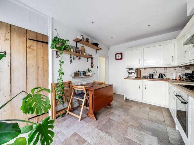 House for sale in Fole, Surrey