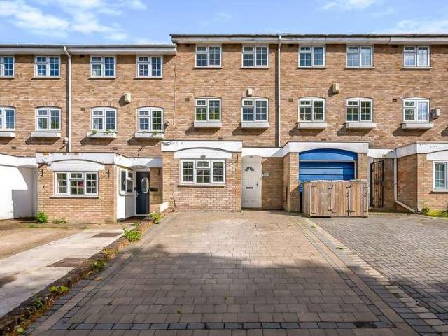 House for sale in Greater London