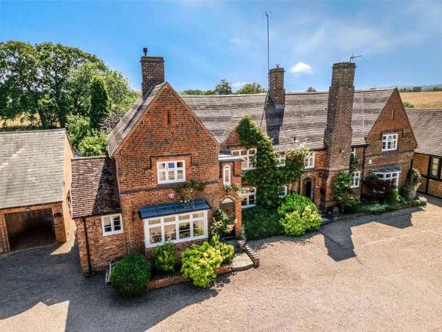 House for sale in Bromsgrove, Worcestershire