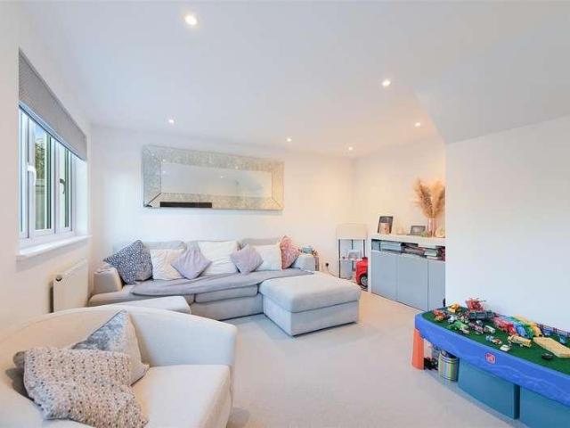 House for sale in Nork, Red Hill