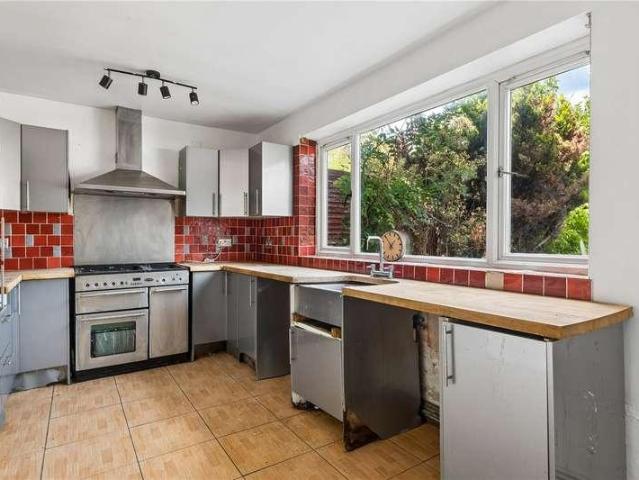 House for sale in Summerstown, Greater London