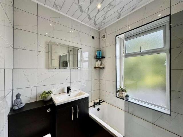 House for sale in Lascelles Hall, Fenay Bridge