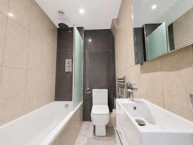 House for sale in The Image, Pouchen End