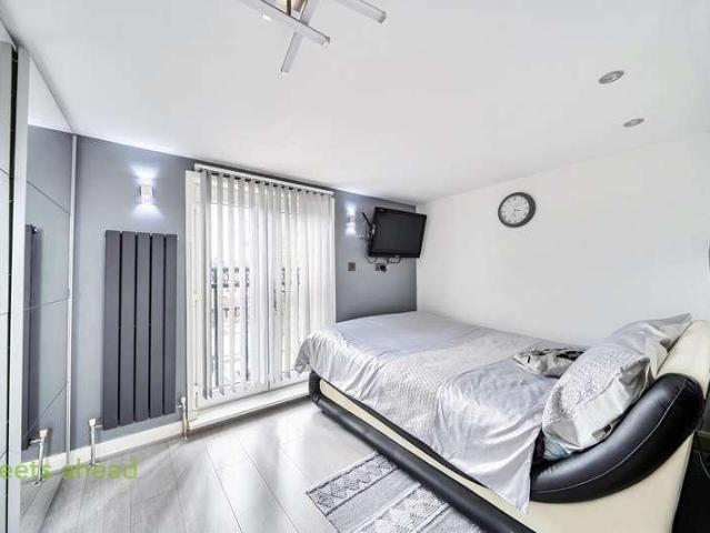 House for sale in London Borough of Croydon, Selhurst