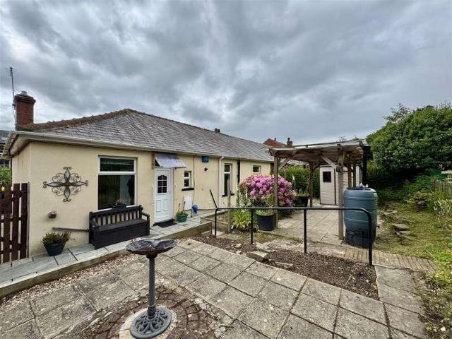 House for sale in Huddersfield, West Yorkshire