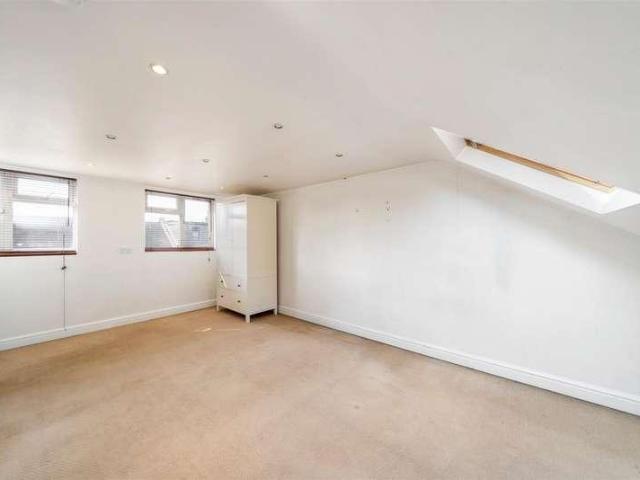 House for sale in The Apostles, Greater London