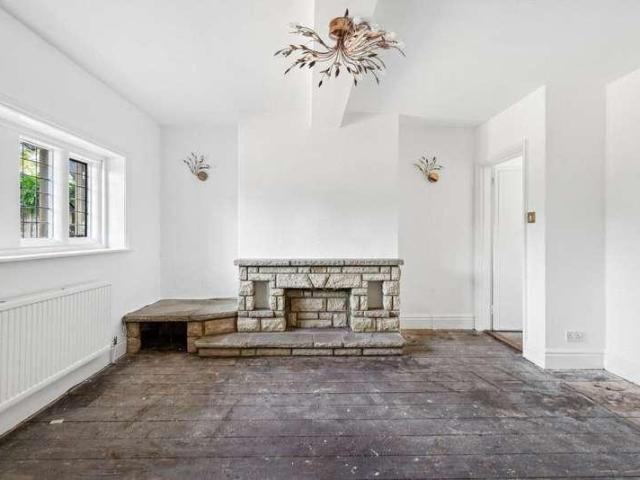 House for sale in Medmenham, Buckinghamshire