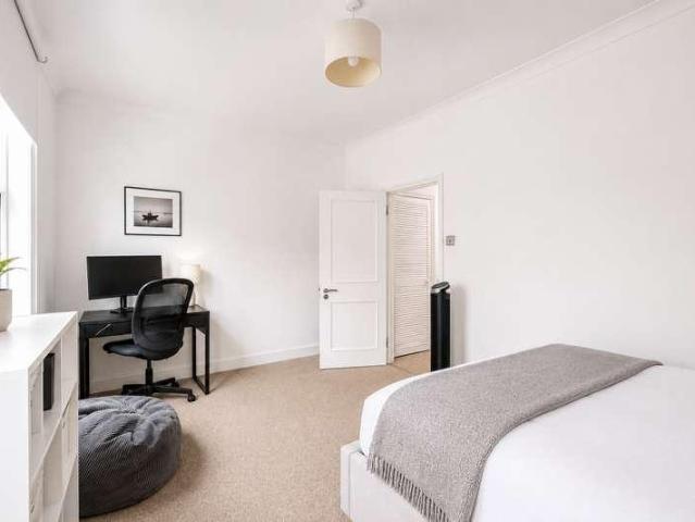 House for sale in North Kensington, Greater London