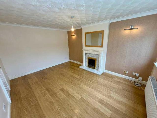 House for sale in Longbarn