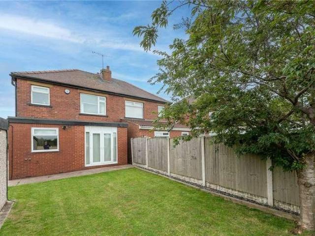 House for sale in Dewsbury, West Yorkshire