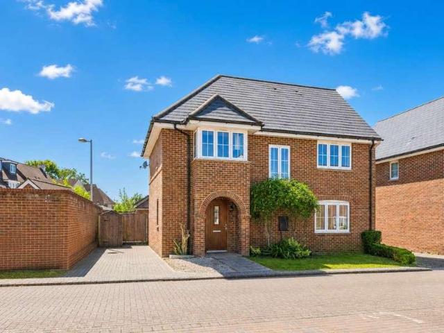 House for sale in Kilnwood Vale, Horsham