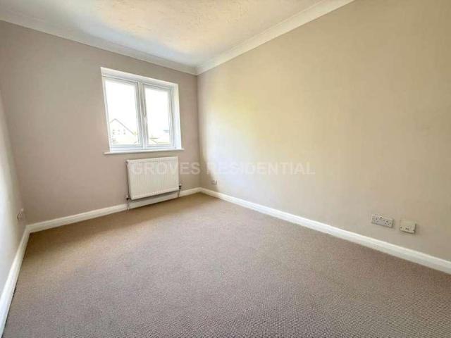 House for sale in Motspur Park, Greater London