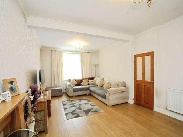 House for sale in Tonyrefail, Coedely
