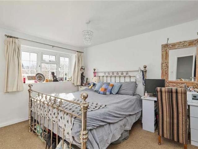 House for sale in Esscroft, Bradford