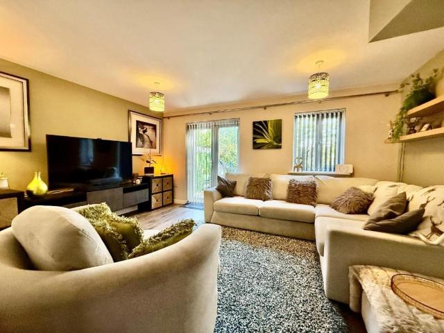 House for sale in Sheffield, High Green