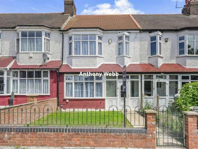 House for sale in Bowes, Greater London