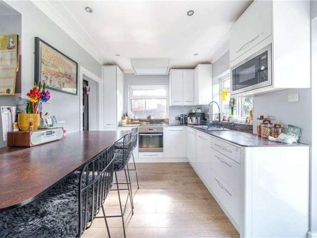 House for sale in London Borough of Ealing, Perivale