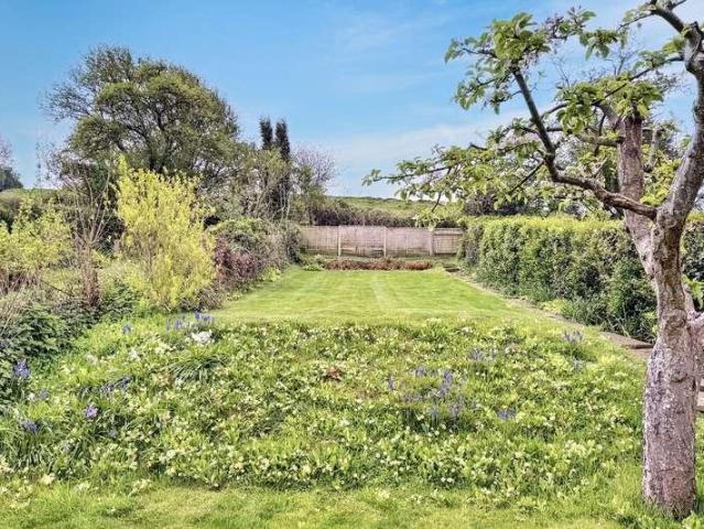 House for sale in Uploders