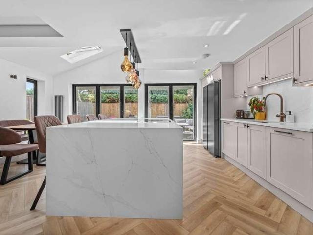 House for sale in Henley-on-Thames, Berrick Salome