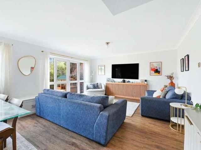 House for sale in Worcester Park, Greater London