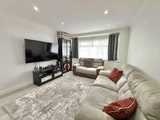 House for sale in Harrow Weald, Greater London