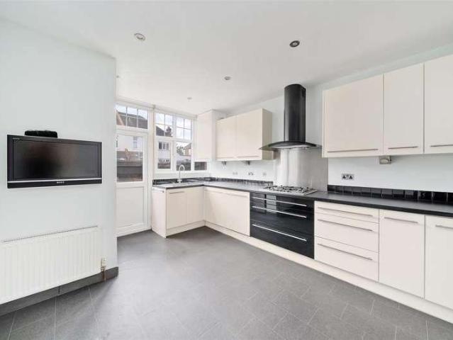 House for sale in London Borough of Merton, Raynes Park