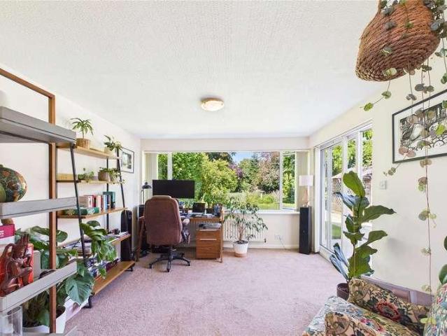 House for sale in Heol-las, Surrey