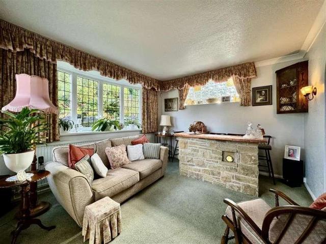House for sale in Almondbury, West Yorkshire