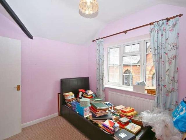 House for sale in Heol-las, Surrey