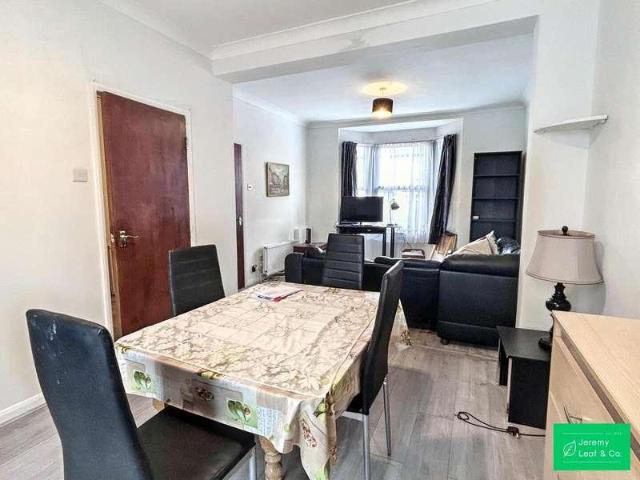 House for sale in North Finchley, Greater London