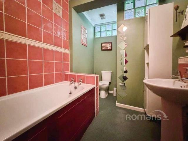 House for sale in Heol-las, Surrey