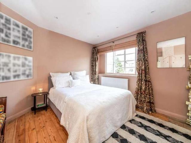 House for sale in London Borough of Lewisham, Forest Hill