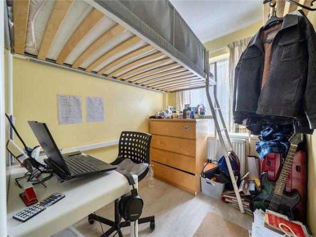 House for sale in London Borough of Ealing, Perivale