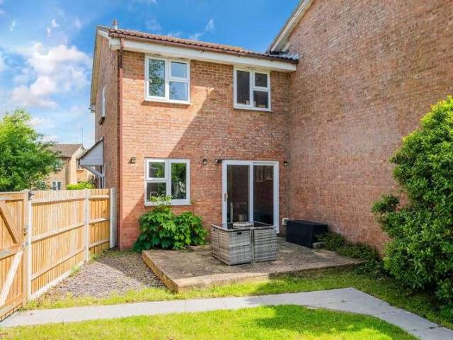 House for sale in Nutfield, Hillview